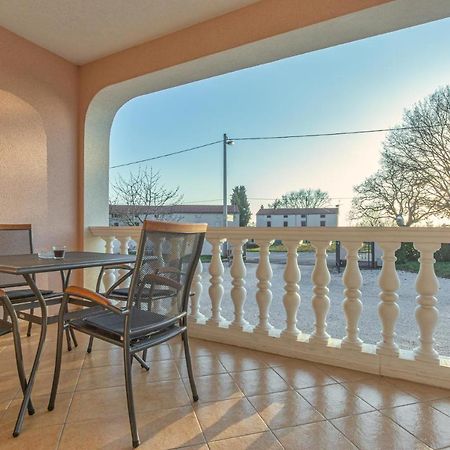 Koraca B4 Apartman Kirmenjak Kültér fotó