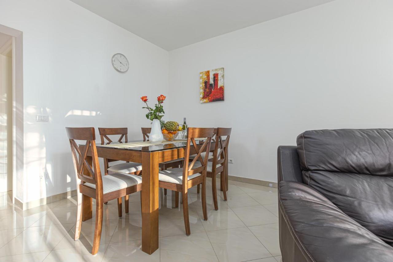 Koraca B4 Apartman Kirmenjak Kültér fotó