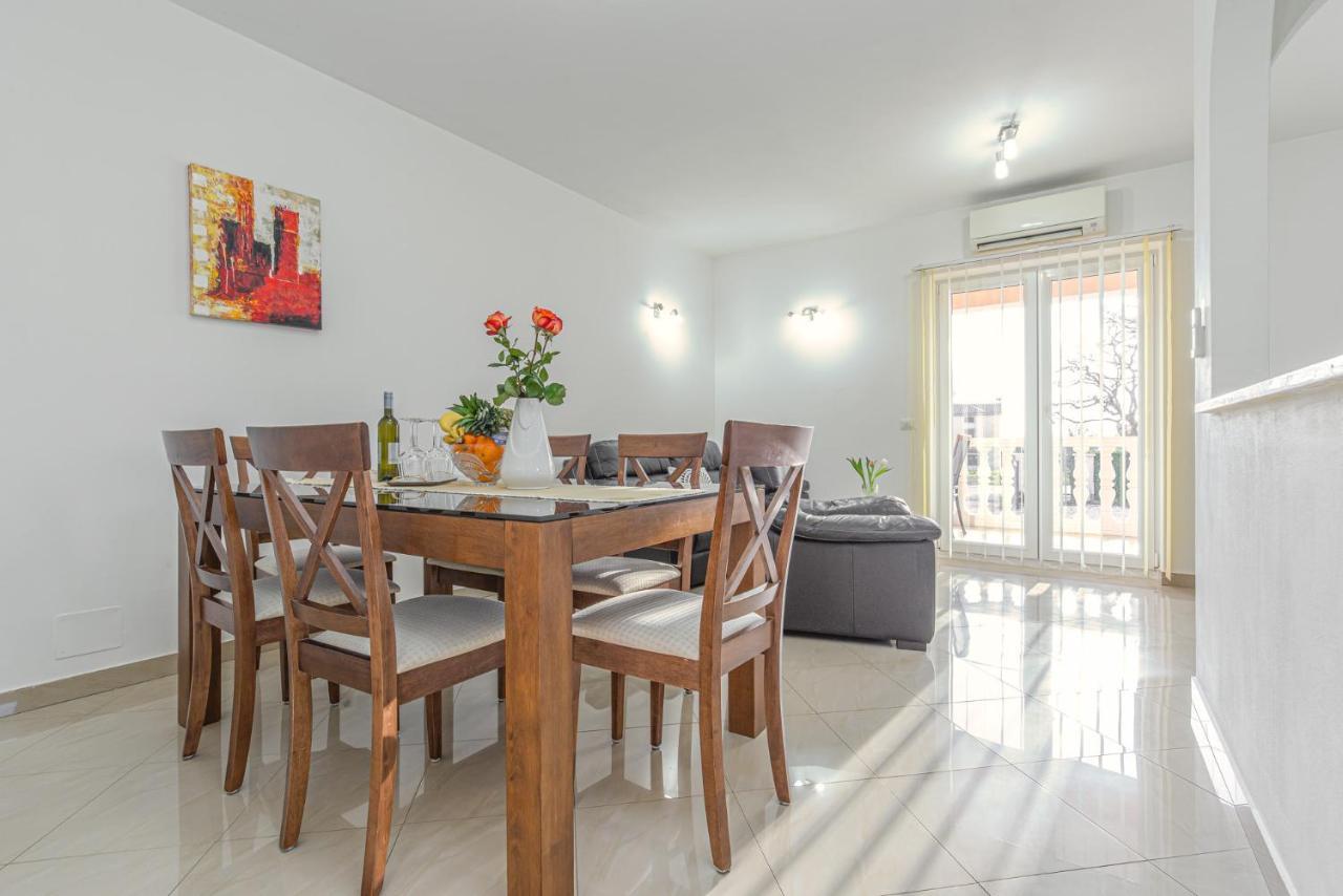 Koraca B4 Apartman Kirmenjak Kültér fotó