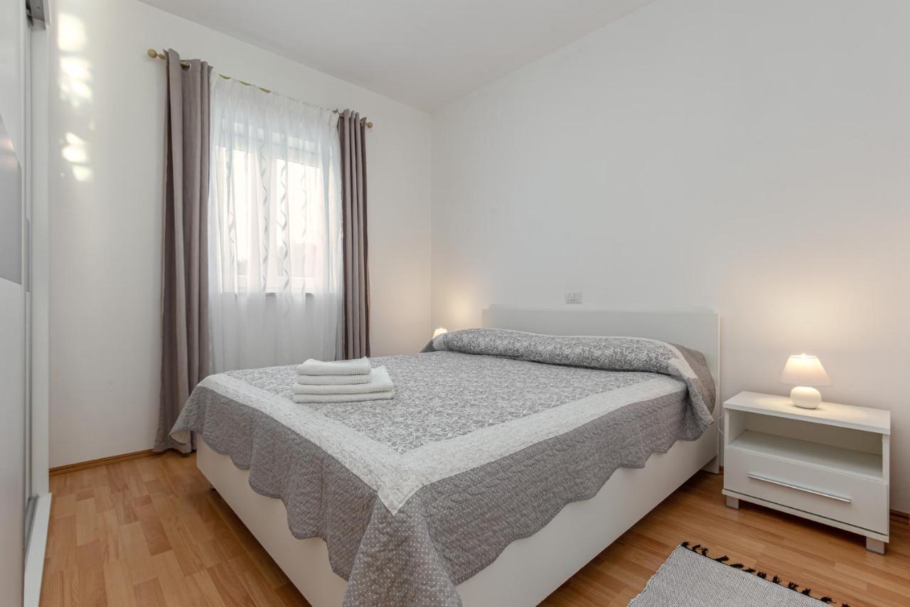 Koraca B4 Apartman Kirmenjak Kültér fotó