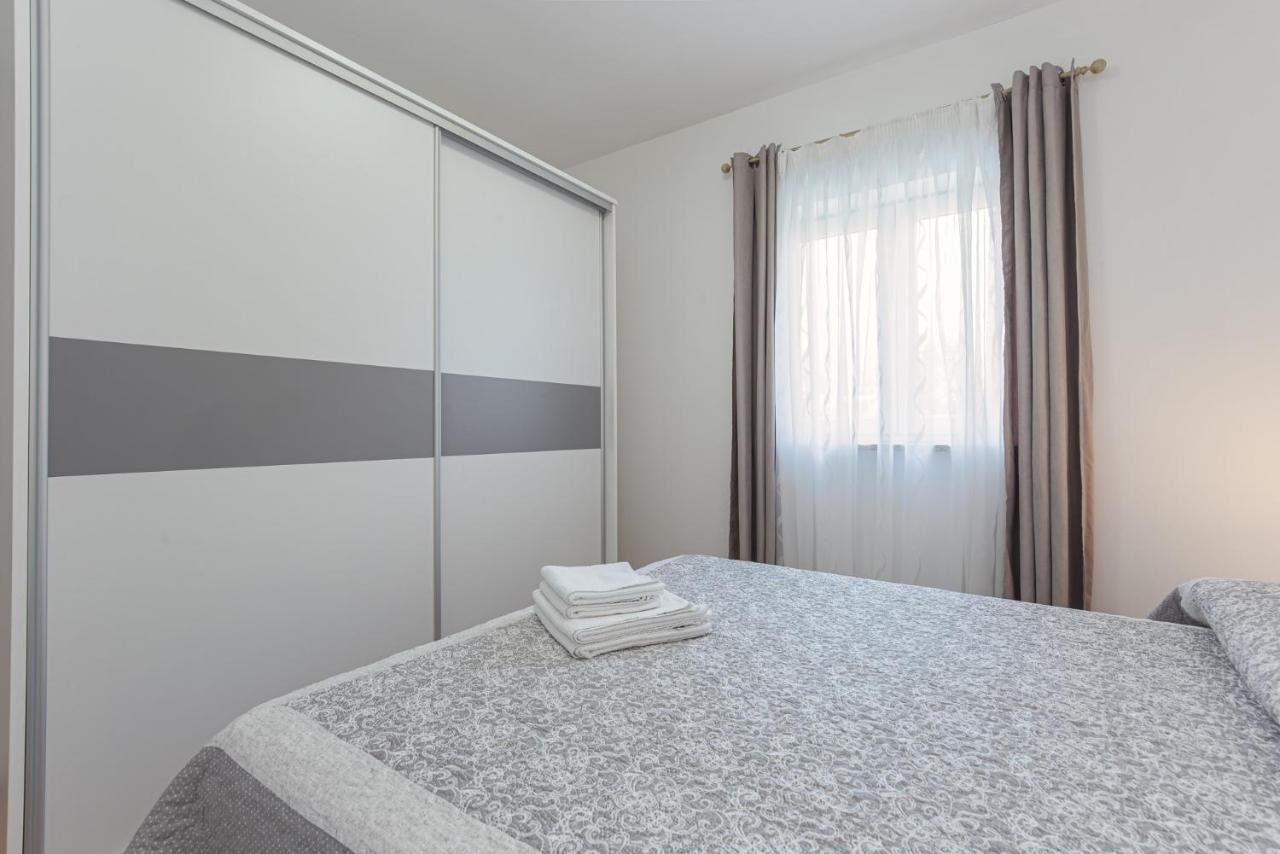 Koraca B4 Apartman Kirmenjak Kültér fotó